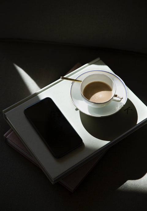 Mockup Iphone et son café